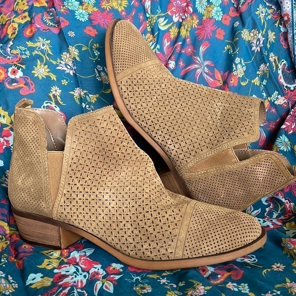 Brand New Kensie Genuine Desert Sand Suede Laser Cut Ankle Low Heeled Booties